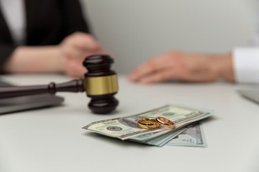 top financial mistakes to avoid in divorce